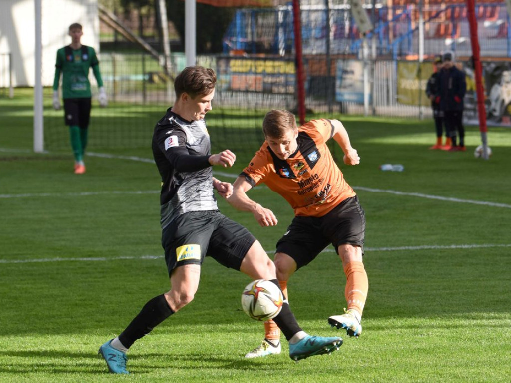 1/4 Pucharu Polski na szczeblu Świętokrzyskiego Związku Piłki Nożnej. *KSZO 1929 Ostrowiec Świętokrzyski - Korona II Kielce k. 3:2 0:0 (0:0).