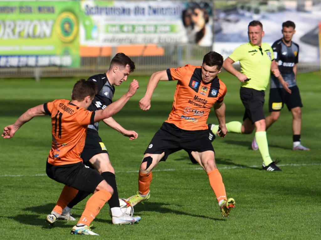 1/4 Pucharu Polski na szczeblu Świętokrzyskiego Związku Piłki Nożnej. *KSZO 1929 Ostrowiec Świętokrzyski - Korona II Kielce k. 3:2 0:0 (0:0).