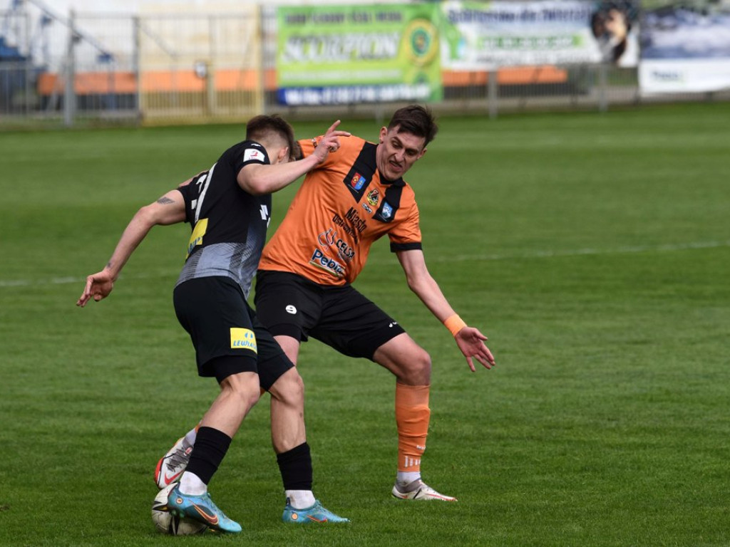 1/4 Pucharu Polski na szczeblu Świętokrzyskiego Związku Piłki Nożnej. *KSZO 1929 Ostrowiec Świętokrzyski - Korona II Kielce k. 3:2 0:0 (0:0).