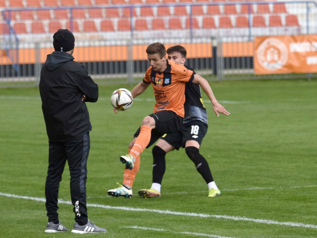 1/4 Pucharu Polski na szczeblu Świętokrzyskiego Związku Piłki Nożnej. *KSZO 1929 Ostrowiec Świętokrzyski - Korona II Kielce k. 3:2 0:0 (0:0).