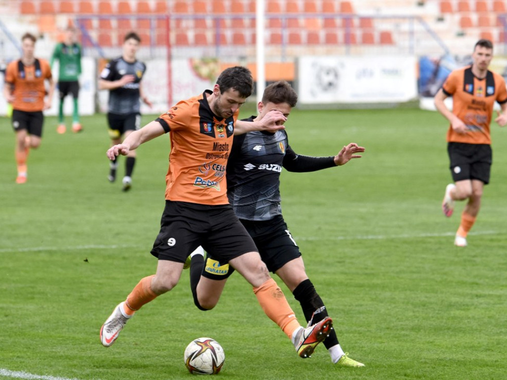 1/4 Pucharu Polski na szczeblu Świętokrzyskiego Związku Piłki Nożnej. *KSZO 1929 Ostrowiec Świętokrzyski - Korona II Kielce k. 3:2 0:0 (0:0).