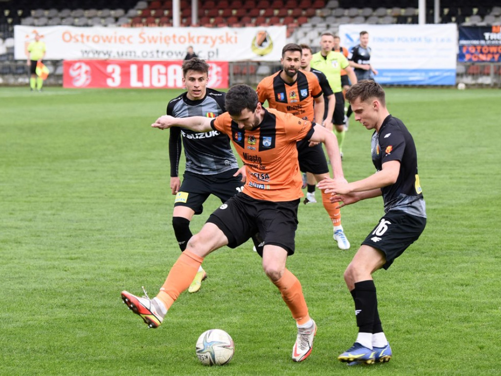 1/4 Pucharu Polski na szczeblu Świętokrzyskiego Związku Piłki Nożnej. *KSZO 1929 Ostrowiec Świętokrzyski - Korona II Kielce k. 3:2 0:0 (0:0).