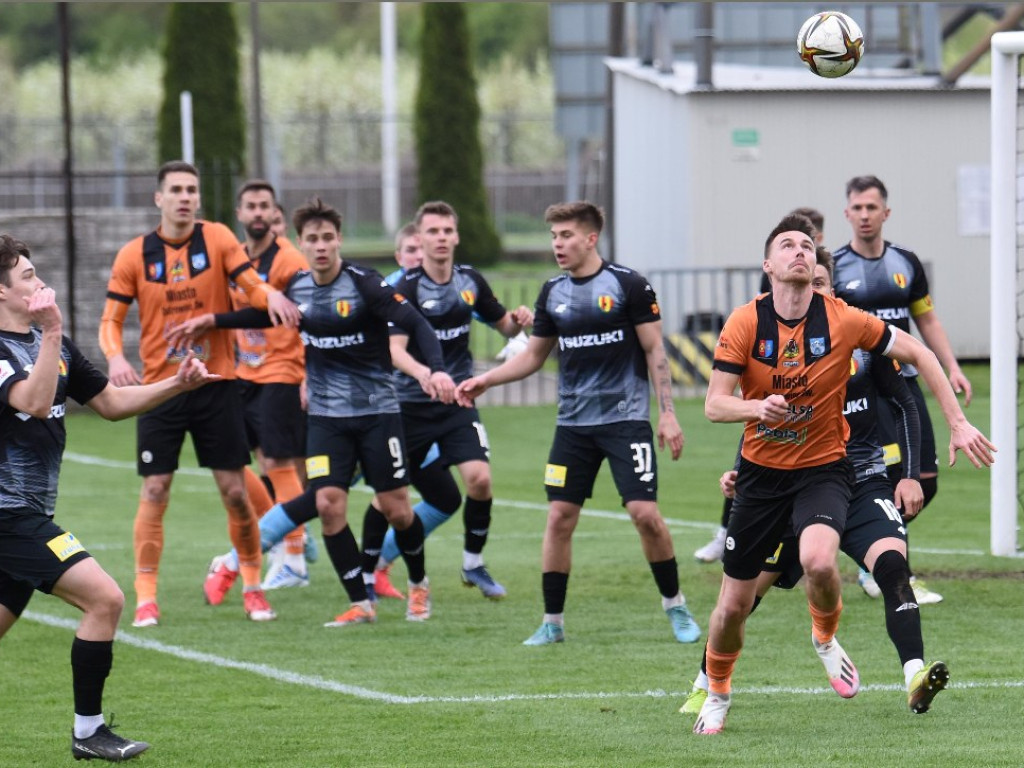 1/4 Pucharu Polski na szczeblu Świętokrzyskiego Związku Piłki Nożnej. *KSZO 1929 Ostrowiec Świętokrzyski - Korona II Kielce k. 3:2 0:0 (0:0).