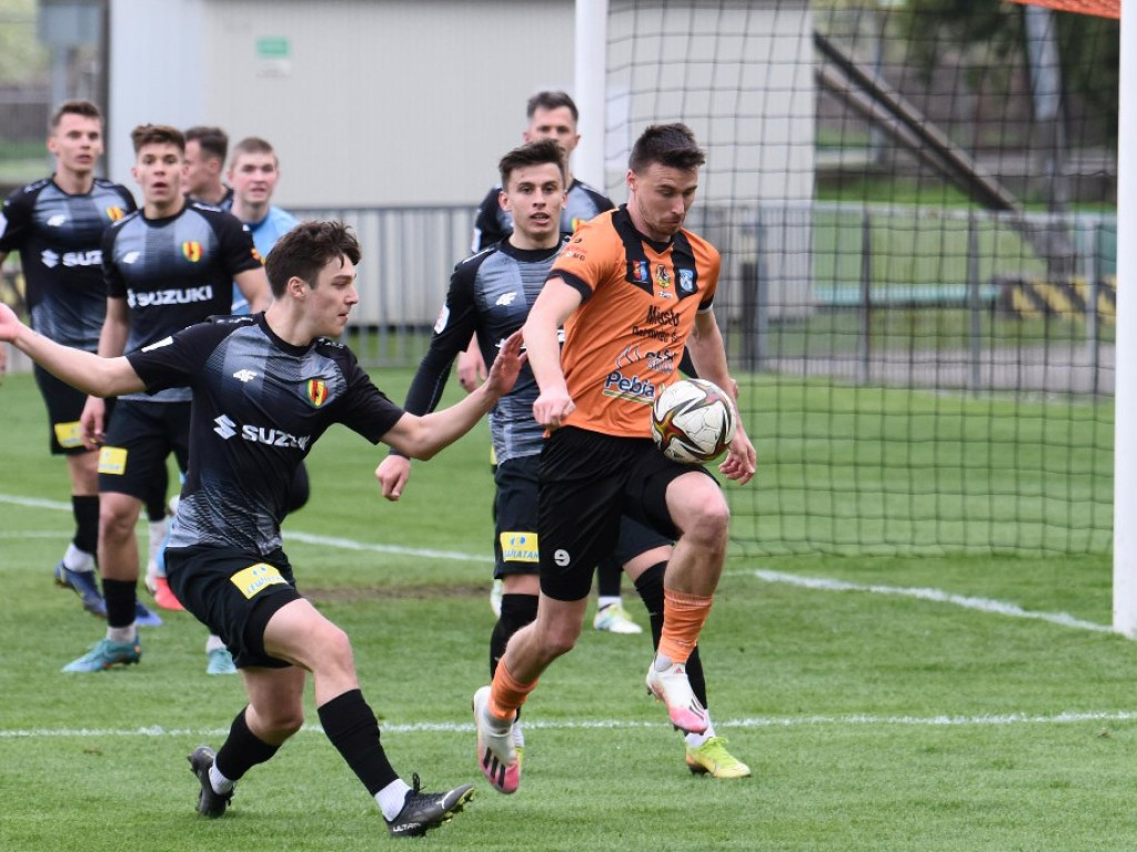 1/4 Pucharu Polski na szczeblu Świętokrzyskiego Związku Piłki Nożnej. *KSZO 1929 Ostrowiec Świętokrzyski - Korona II Kielce k. 3:2 0:0 (0:0).