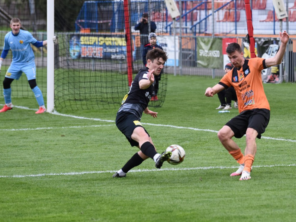 1/4 Pucharu Polski na szczeblu Świętokrzyskiego Związku Piłki Nożnej. *KSZO 1929 Ostrowiec Świętokrzyski - Korona II Kielce k. 3:2 0:0 (0:0).
