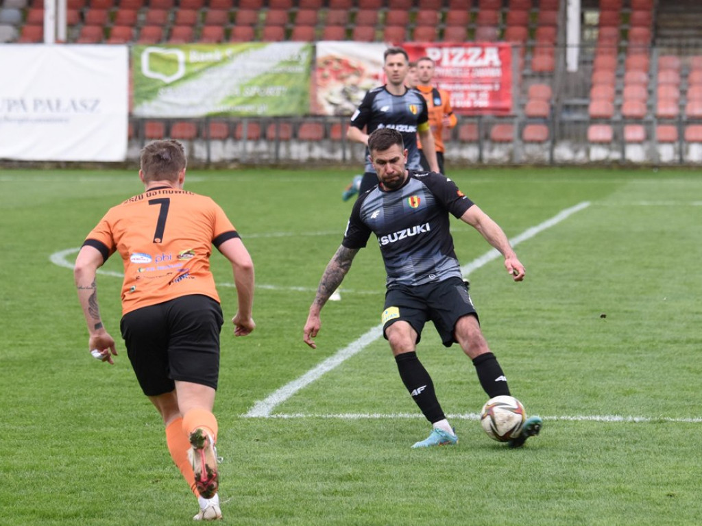 1/4 Pucharu Polski na szczeblu Świętokrzyskiego Związku Piłki Nożnej. *KSZO 1929 Ostrowiec Świętokrzyski - Korona II Kielce k. 3:2 0:0 (0:0).