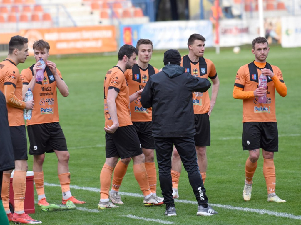 1/4 Pucharu Polski na szczeblu Świętokrzyskiego Związku Piłki Nożnej. *KSZO 1929 Ostrowiec Świętokrzyski - Korona II Kielce k. 3:2 0:0 (0:0).