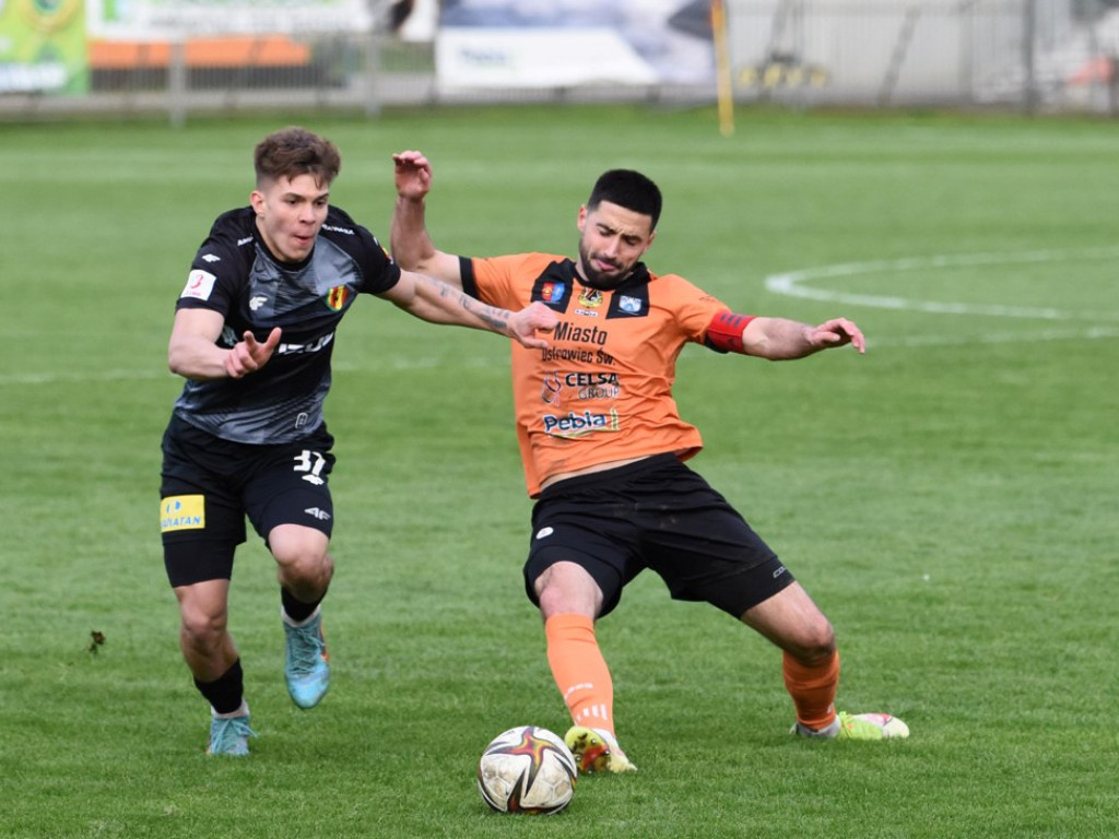 1/4 Pucharu Polski na szczeblu Świętokrzyskiego Związku Piłki Nożnej. *KSZO 1929 Ostrowiec Świętokrzyski - Korona II Kielce k. 3:2 0:0 (0:0).