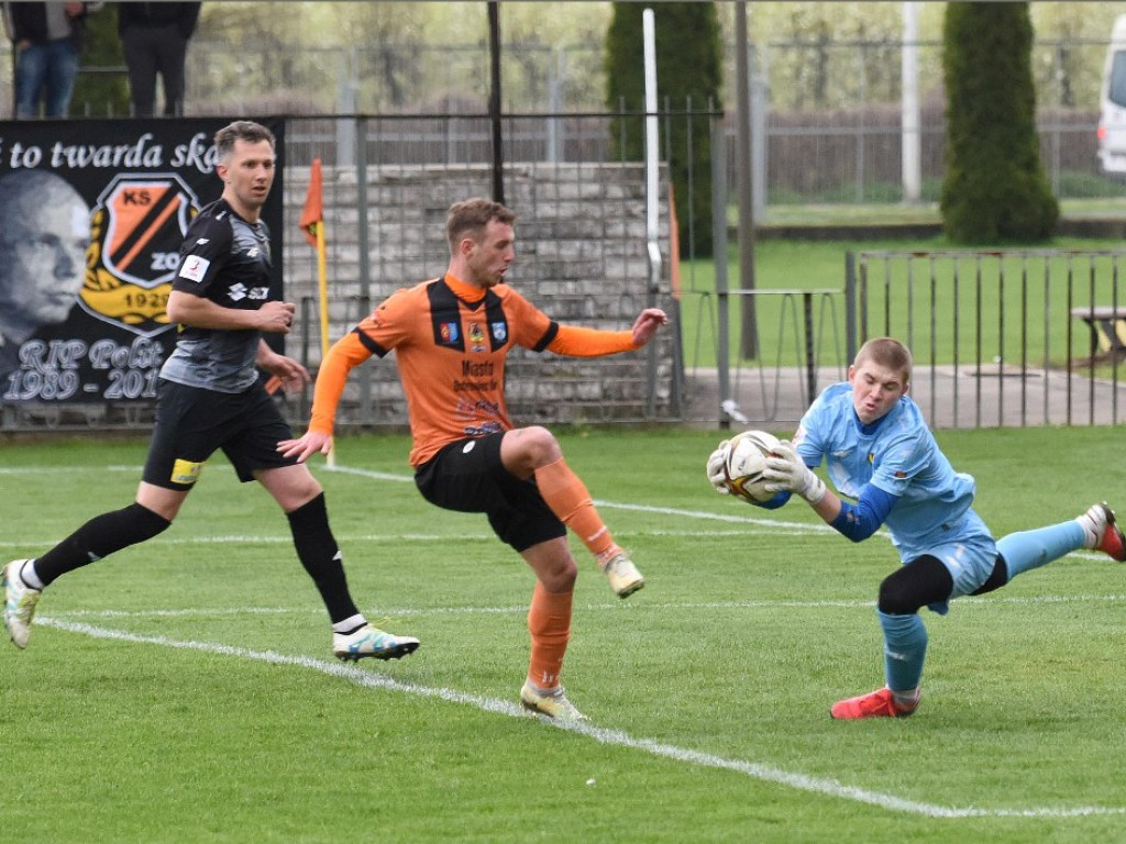 1/4 Pucharu Polski na szczeblu Świętokrzyskiego Związku Piłki Nożnej. *KSZO 1929 Ostrowiec Świętokrzyski - Korona II Kielce k. 3:2 0:0 (0:0).
