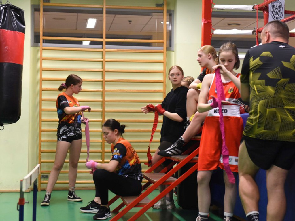 Trening pięściarski KSZO z trenerem kadry narodowej Wojciechem Bartnikiem