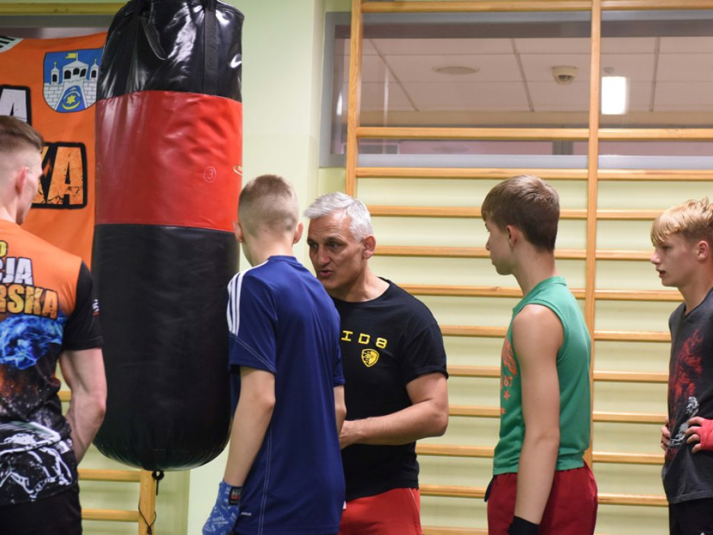 Trening pięściarski KSZO z trenerem kadry narodowej Wojciechem Bartnikiem