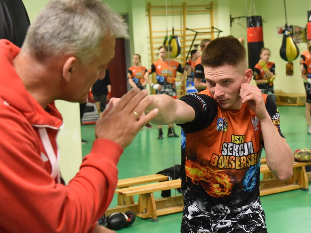 Trening pięściarski KSZO z trenerem kadry narodowej Wojciechem Bartnikiem
