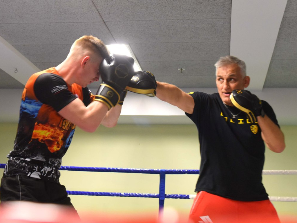 Trening pięściarski KSZO z trenerem kadry narodowej Wojciechem Bartnikiem