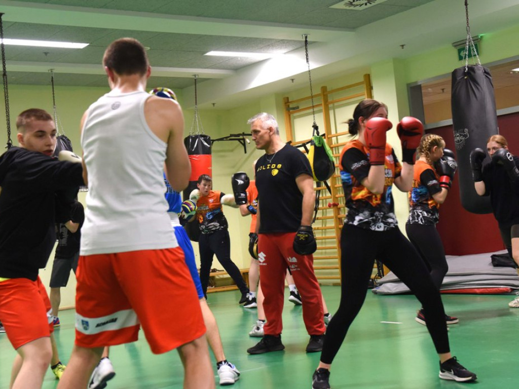 Trening pięściarski KSZO z trenerem kadry narodowej Wojciechem Bartnikiem