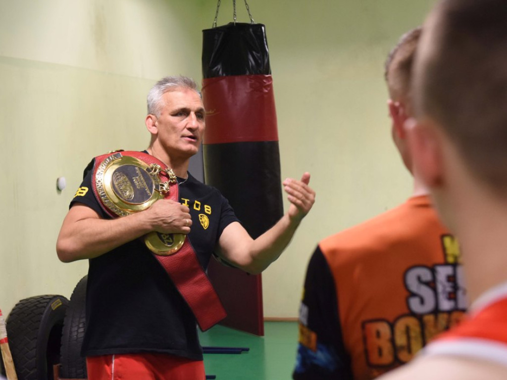 Trening pięściarski KSZO z trenerem kadry narodowej Wojciechem Bartnikiem