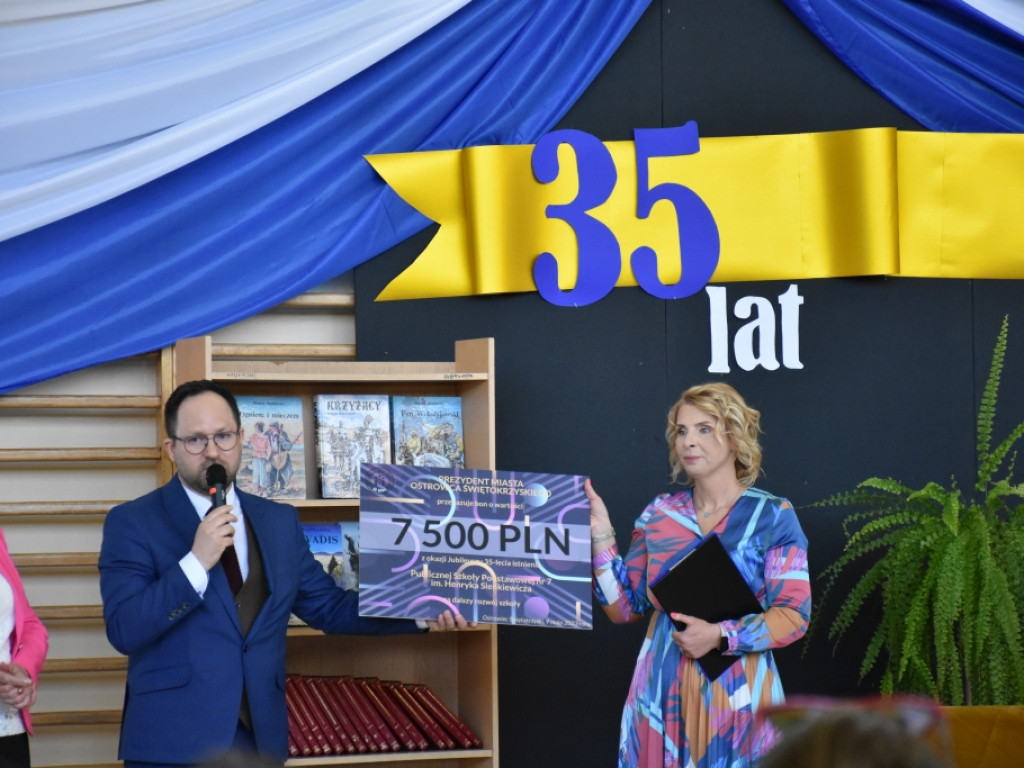 35 lat z  Publiczną Szkołą Podstawową Nr 7