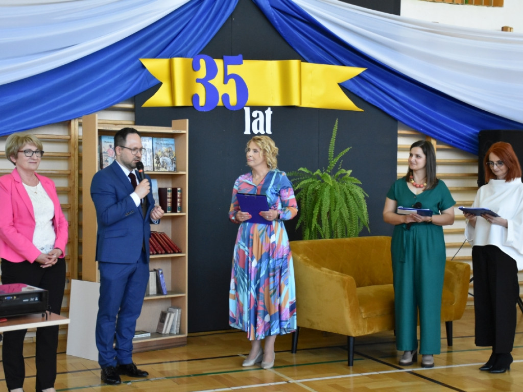 35 lat z  Publiczną Szkołą Podstawową Nr 7