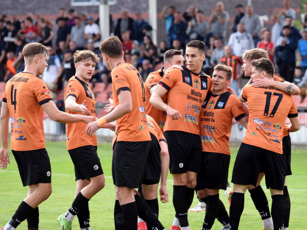 III liga piłkarska. *KSZO 1929 Ostrowiec Świętokrzyski - Stal Stalowa Wola 2:1