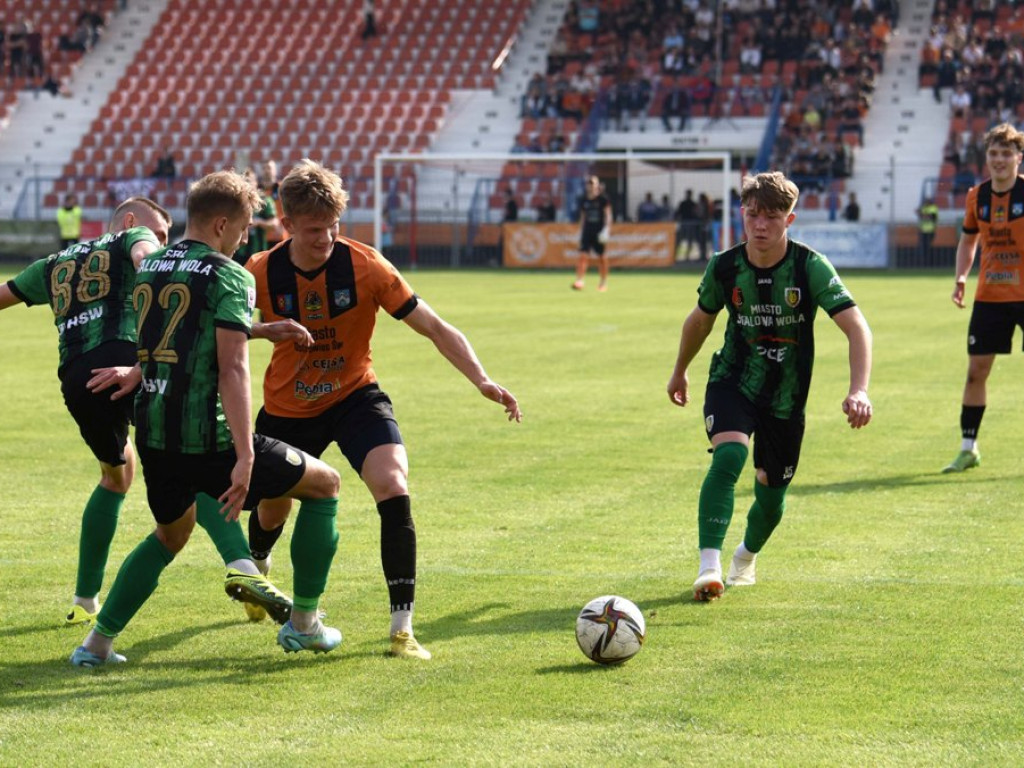 III liga piłkarska. *KSZO 1929 Ostrowiec Świętokrzyski - Stal Stalowa Wola 2:1