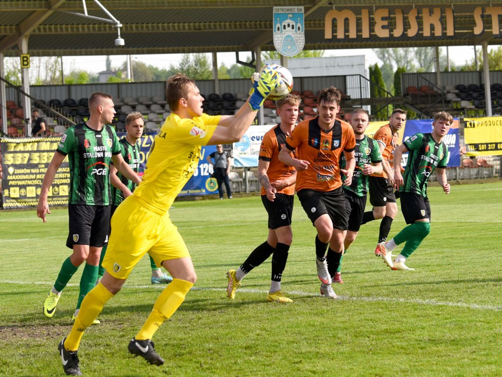 III liga piłkarska. *KSZO 1929 Ostrowiec Świętokrzyski - Stal Stalowa Wola 2:1
