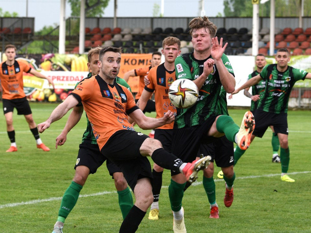 III liga piłkarska. *KSZO 1929 Ostrowiec Świętokrzyski - Stal Stalowa Wola 2:1