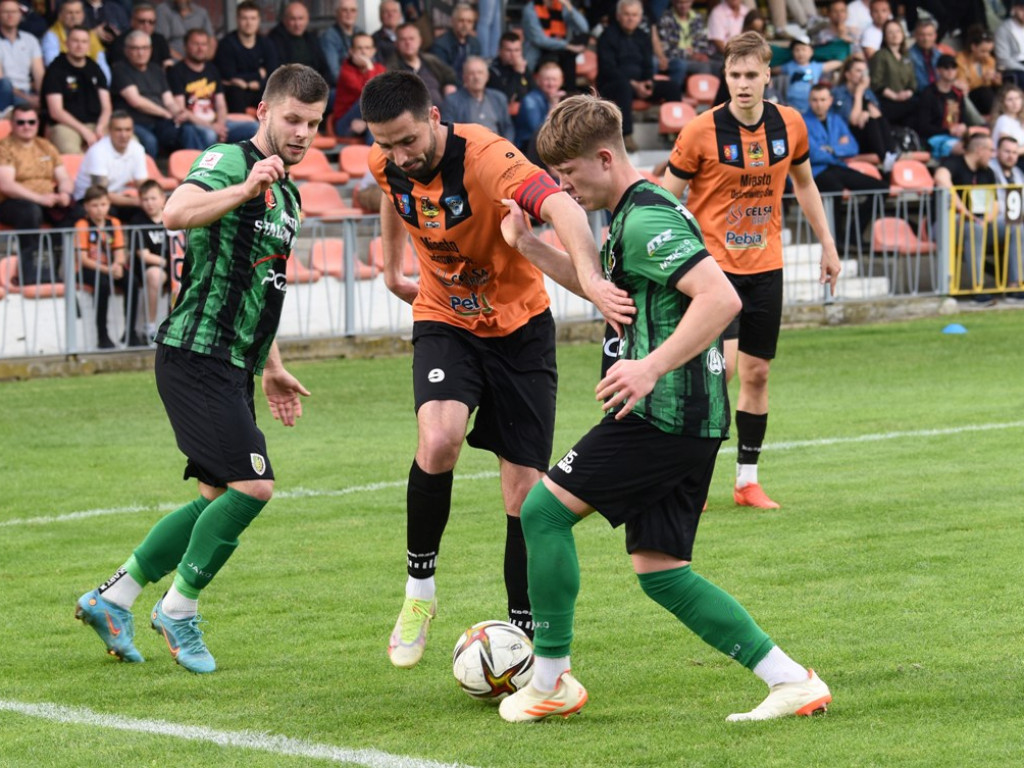 III liga piłkarska. *KSZO 1929 Ostrowiec Świętokrzyski - Stal Stalowa Wola 2:1