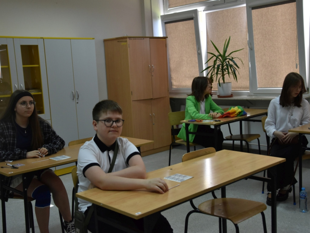 Ósmoklasiści na egzaminach 