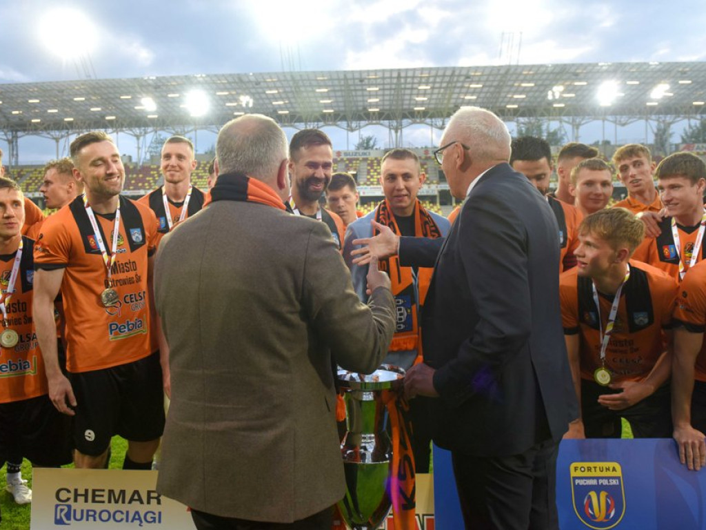 Finał Okręgowego Pucharu Polski. *KSZO 1929 Ostrowiec Świętokrzyski - Star Starachowice 3:2