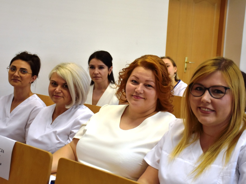 Czepkowanie absolwentów kierunku pielęgniarstwo w ostrowieckiej Akademii Nauk Stosowanych im. J.Gołuchowskiego