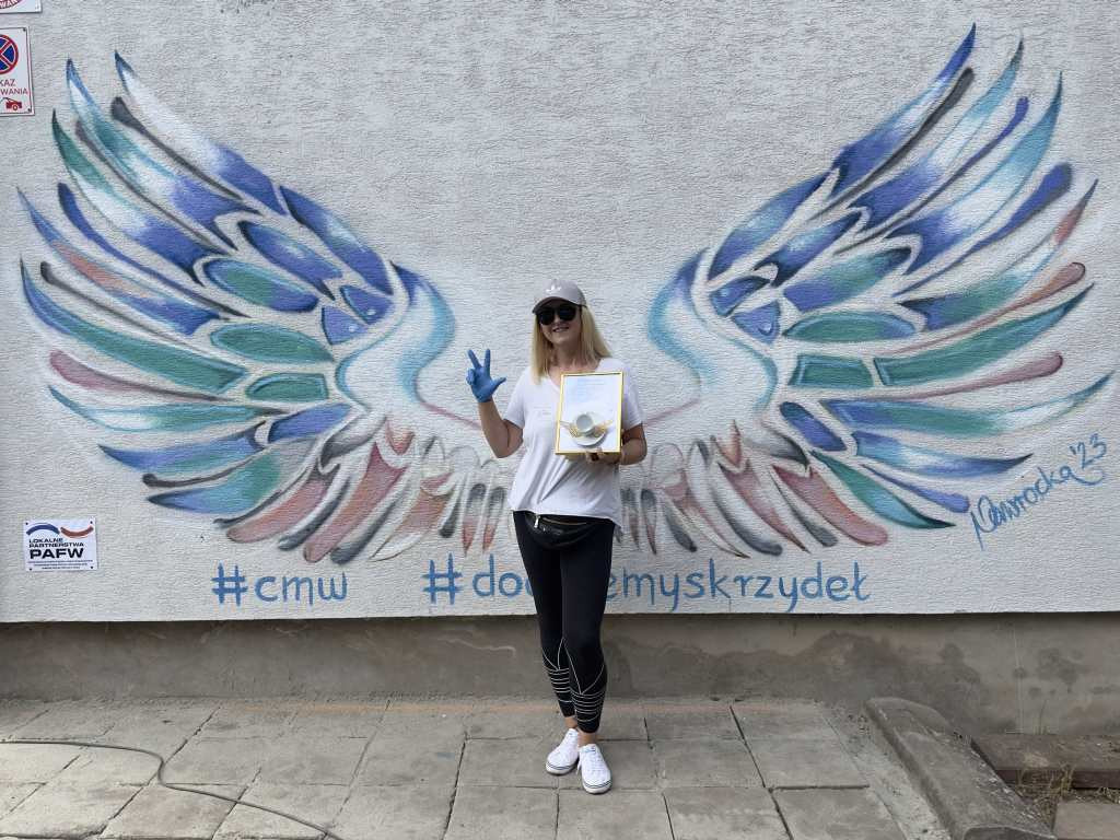 W Ćmielowie powstał skrzydlaty mural