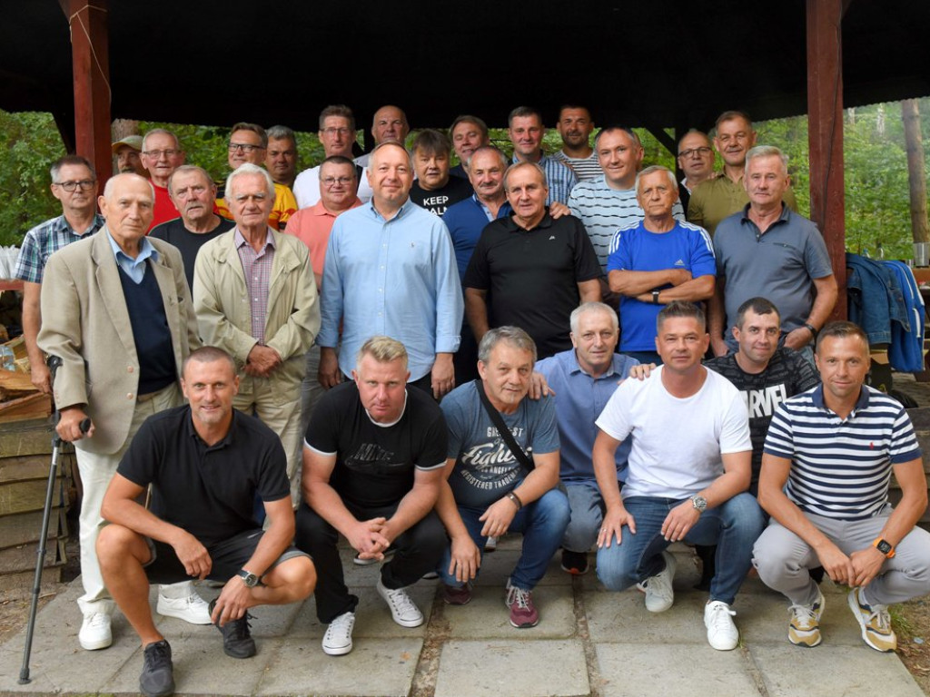 Na Gutwinie spotkali się byli piłkarze, trenerzy i działacze KSZO. Stowarzyszenie Old Boys KSZO integruje ostrowieckie środowisko piłkarskie