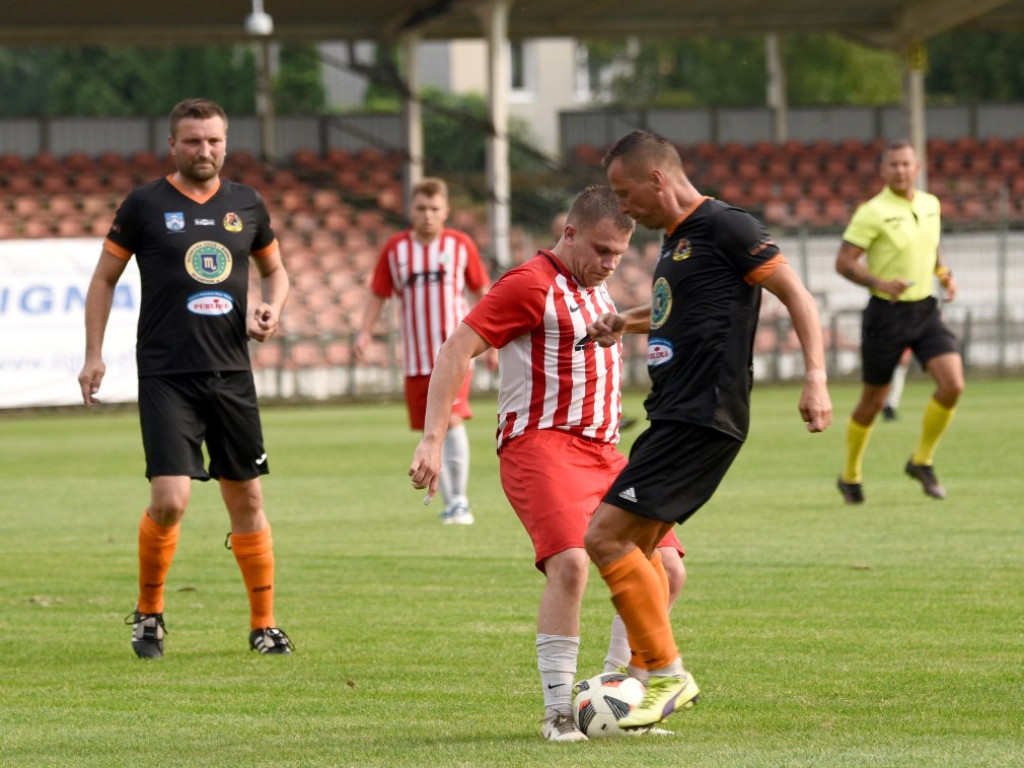 Oldboje KSZO wygrali 3:2 i awansowali do II rundy Okręgowego Pucharu Polski