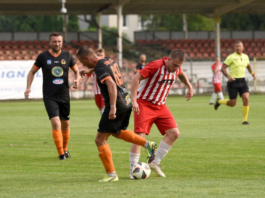 Oldboje KSZO wygrali 3:2 i awansowali do II rundy Okręgowego Pucharu Polski
