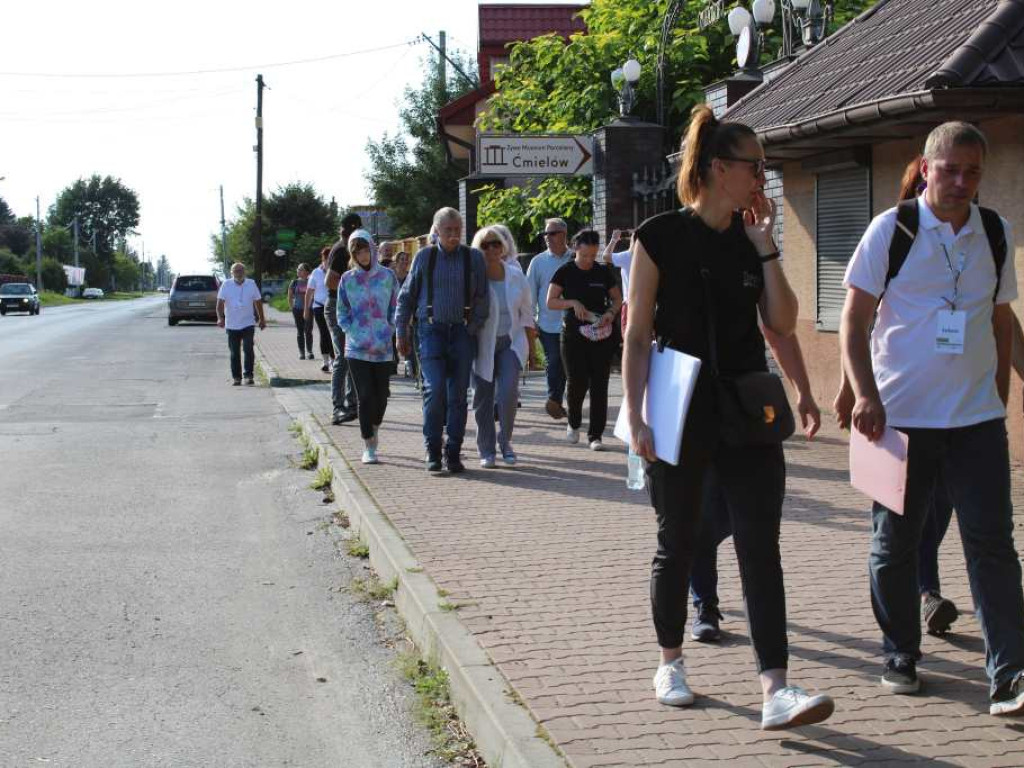 Pierwszy spacer po Gawrońcu w Ćmielowie (zdjęcia)