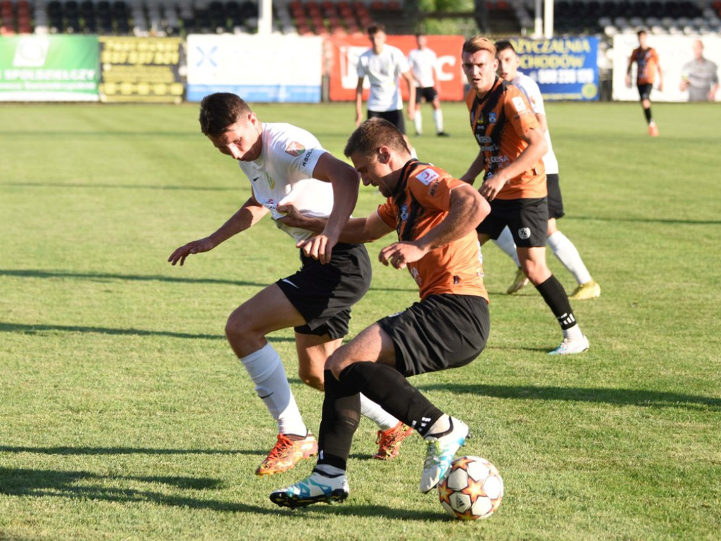 III liga piłkarska. Grupa IV. *KSZO 1929 Ostrowiec Świętokrzyski - Podlasie Biała Podlaska 2:1