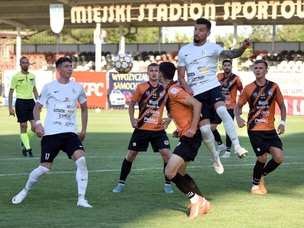 III liga piłkarska. Grupa IV. *KSZO 1929 Ostrowiec Świętokrzyski - Podlasie Biała Podlaska 2:1