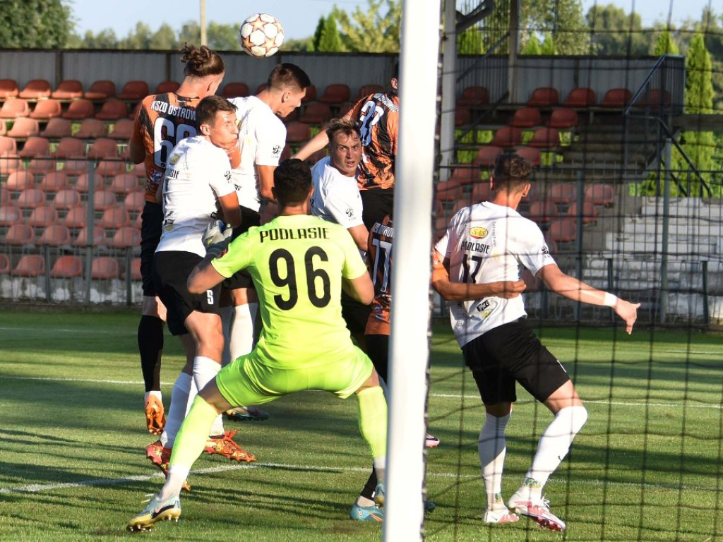 III liga piłkarska. Grupa IV. *KSZO 1929 Ostrowiec Świętokrzyski - Podlasie Biała Podlaska 2:1