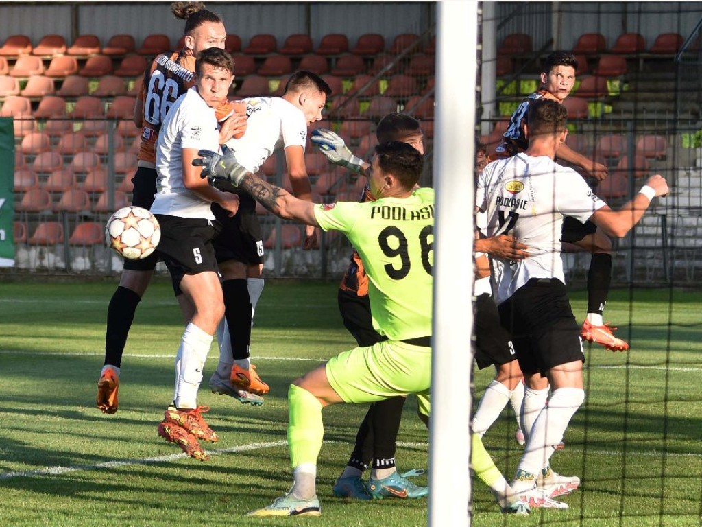 III liga piłkarska. Grupa IV. *KSZO 1929 Ostrowiec Świętokrzyski - Podlasie Biała Podlaska 2:1