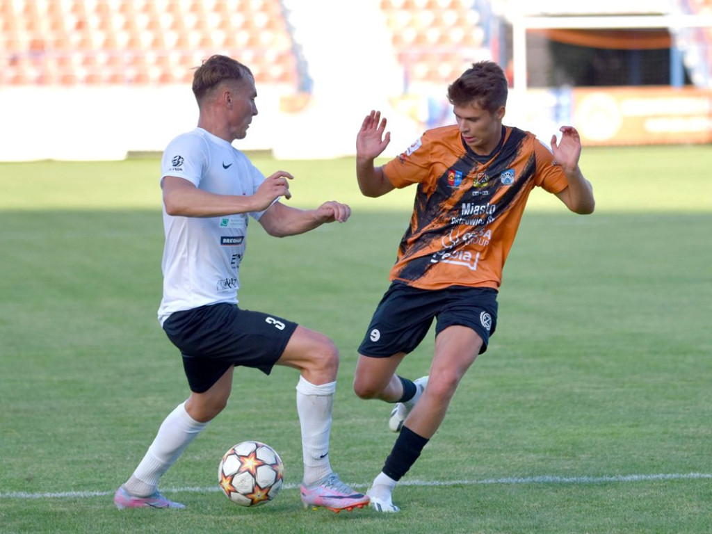 III liga piłkarska. Grupa IV. *KSZO 1929 Ostrowiec Świętokrzyski - Podlasie Biała Podlaska 2:1
