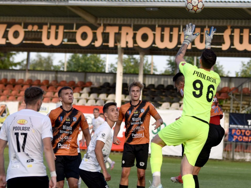 III liga piłkarska. Grupa IV. *KSZO 1929 Ostrowiec Świętokrzyski - Podlasie Biała Podlaska 2:1