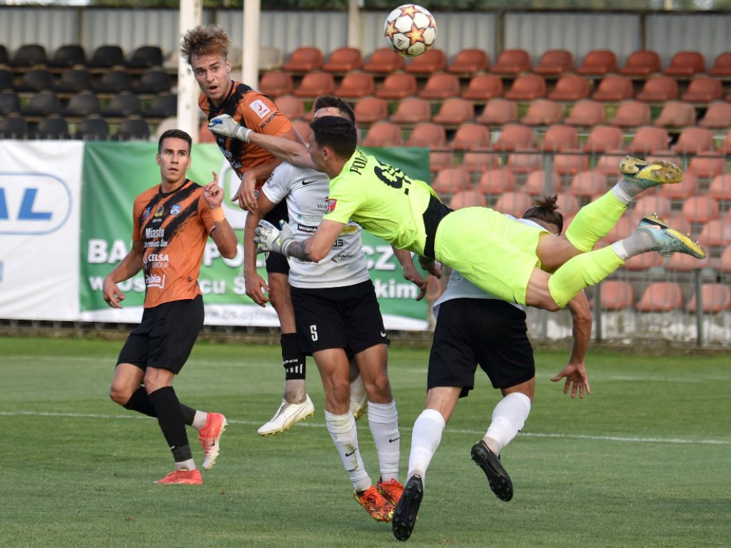 III liga piłkarska. Grupa IV. *KSZO 1929 Ostrowiec Świętokrzyski - Podlasie Biała Podlaska 2:1