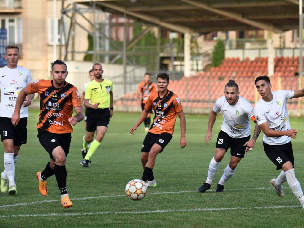 III liga piłkarska. Grupa IV. *KSZO 1929 Ostrowiec Świętokrzyski - Podlasie Biała Podlaska 2:1