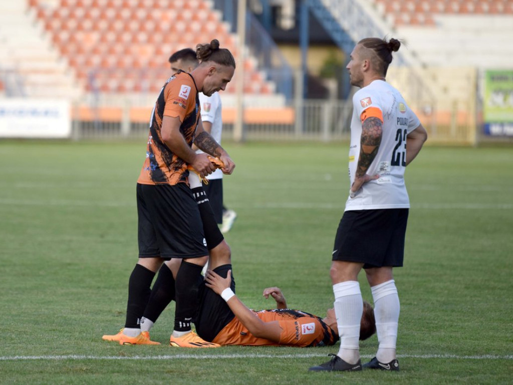 III liga piłkarska. Grupa IV. *KSZO 1929 Ostrowiec Świętokrzyski - Podlasie Biała Podlaska 2:1