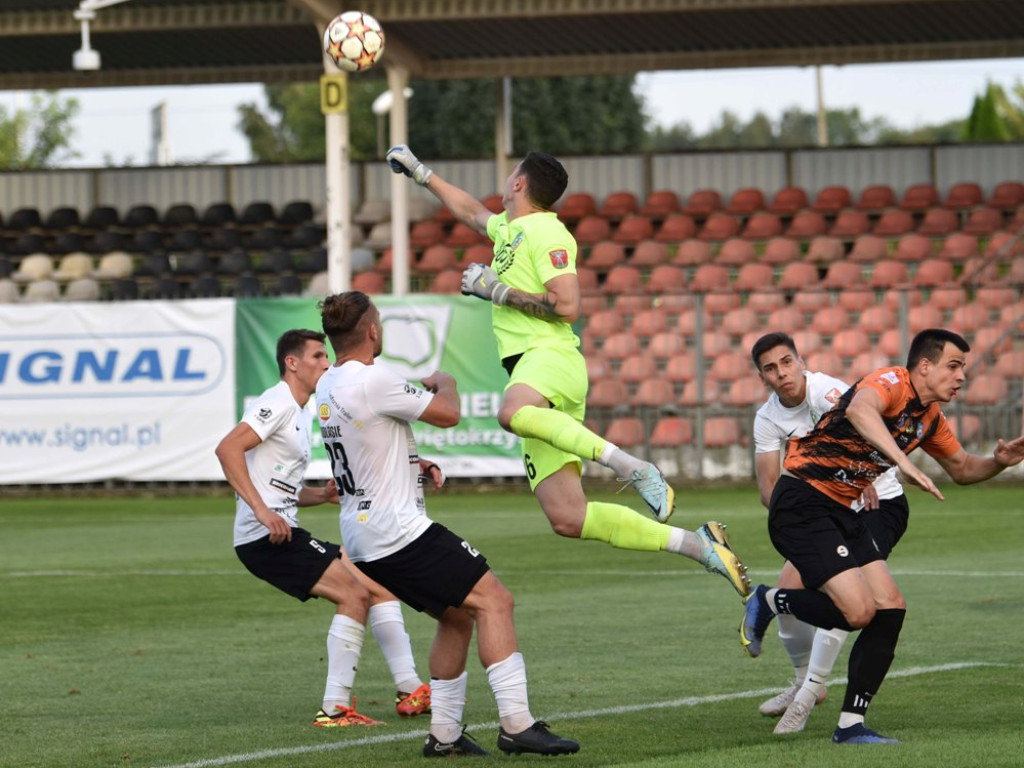 III liga piłkarska. Grupa IV. *KSZO 1929 Ostrowiec Świętokrzyski - Podlasie Biała Podlaska 2:1