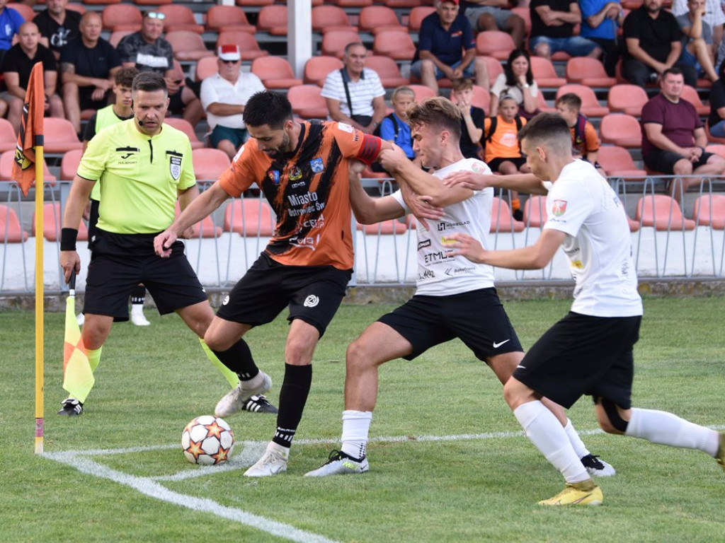 III liga piłkarska. Grupa IV. *KSZO 1929 Ostrowiec Świętokrzyski - Podlasie Biała Podlaska 2:1