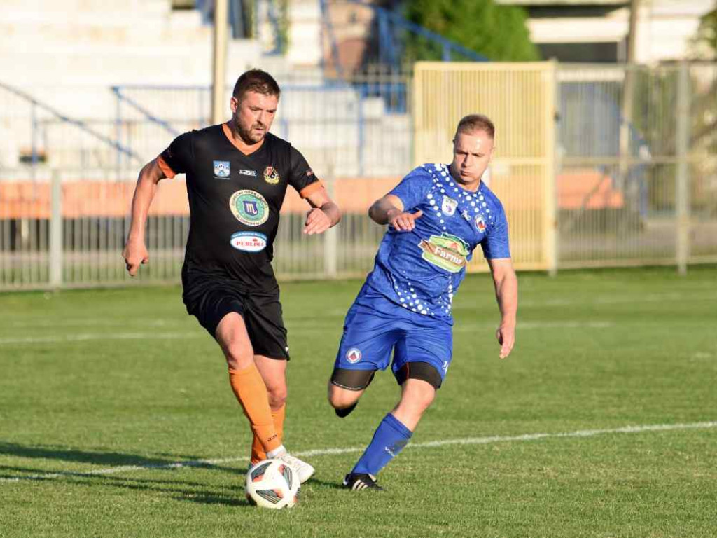 Świt zgasił oldbojów (fotogaleria)