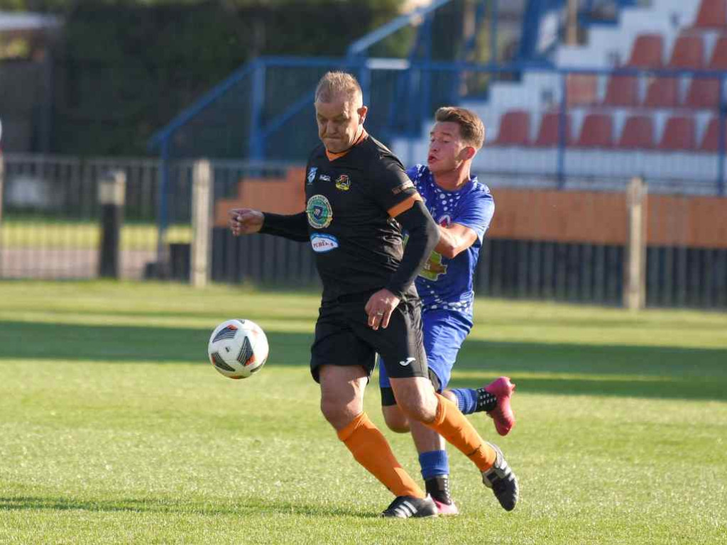 Świt zgasił oldbojów (fotogaleria)
