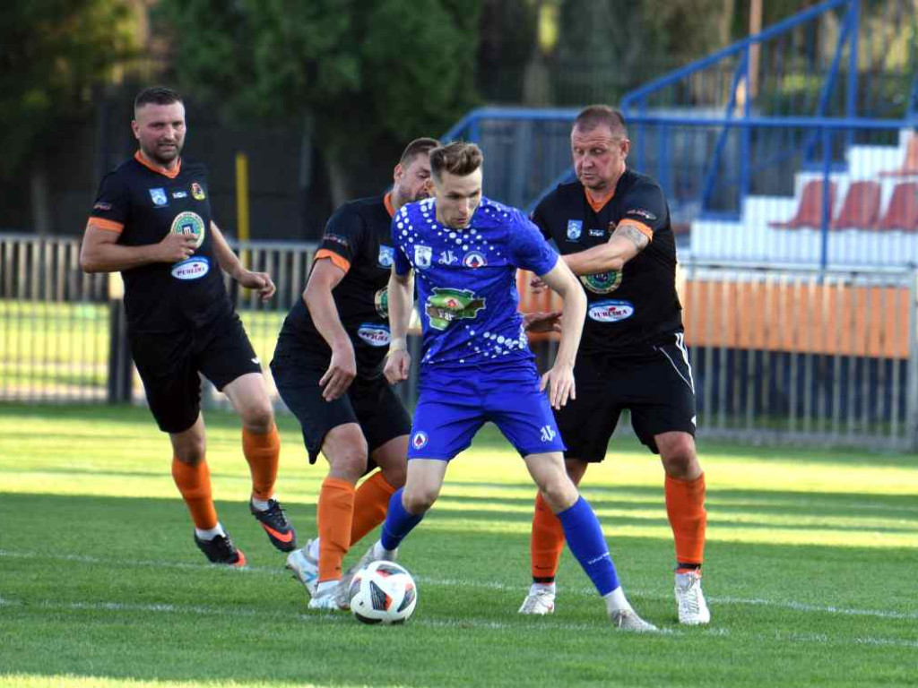 Świt zgasił oldbojów (fotogaleria)