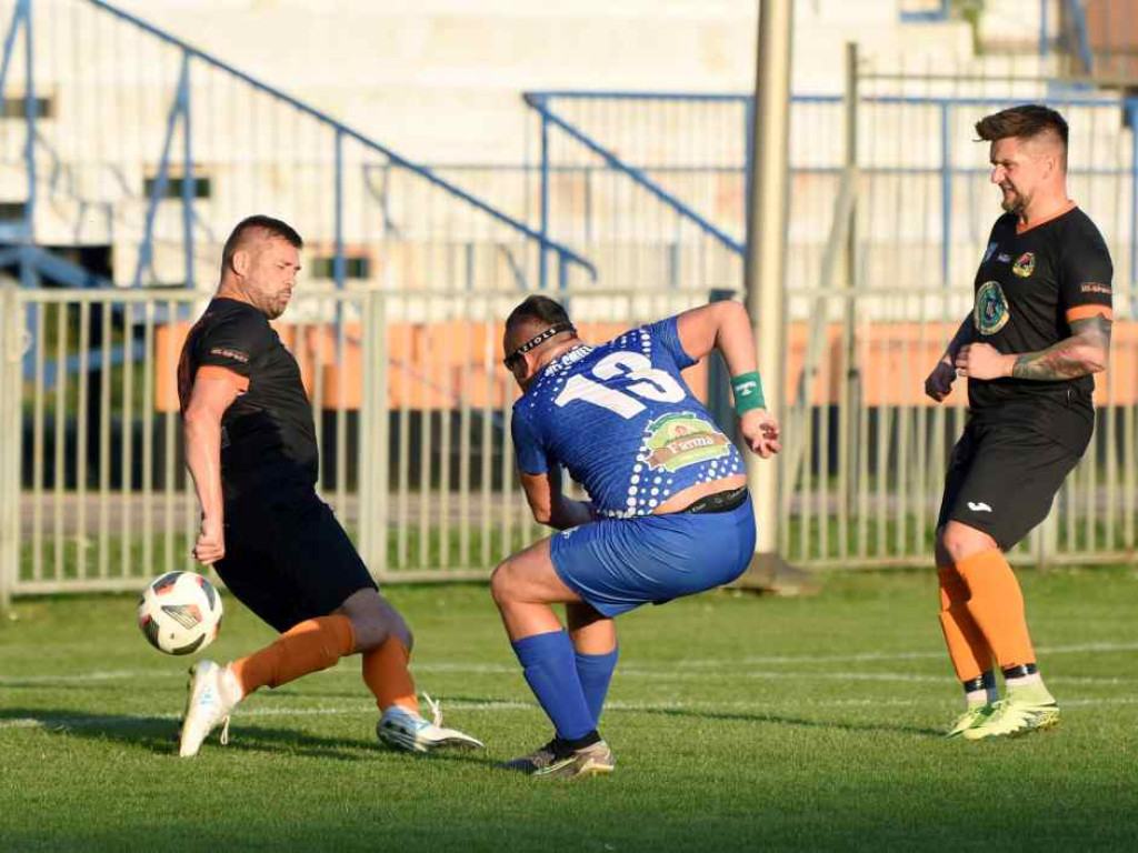 Świt zgasił oldbojów (fotogaleria)