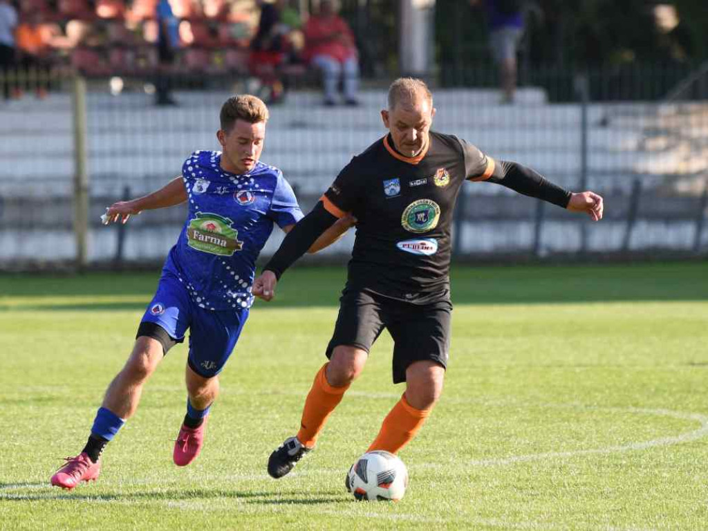 Świt zgasił oldbojów (fotogaleria)